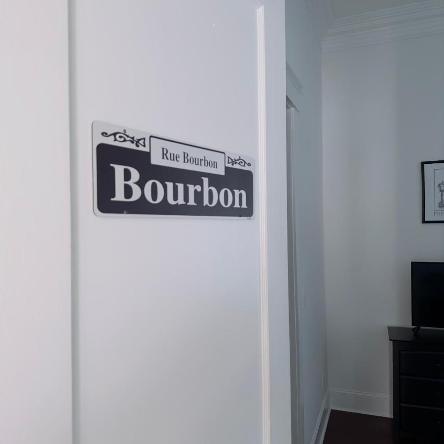 The Historic Bourbon Suit Walk To French Quarter New Orleans Bagian luar foto